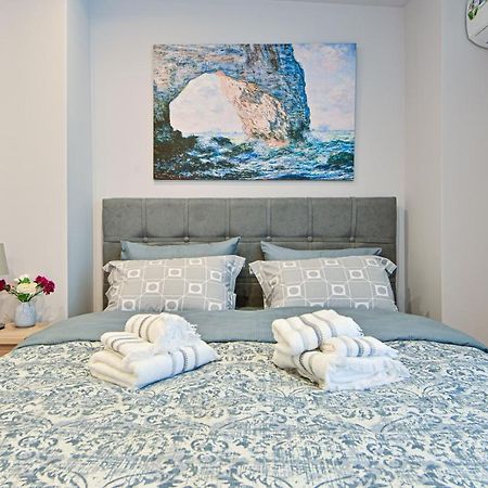 Charming Apartment With A Sea View Terrace Pireus Exteriér fotografie